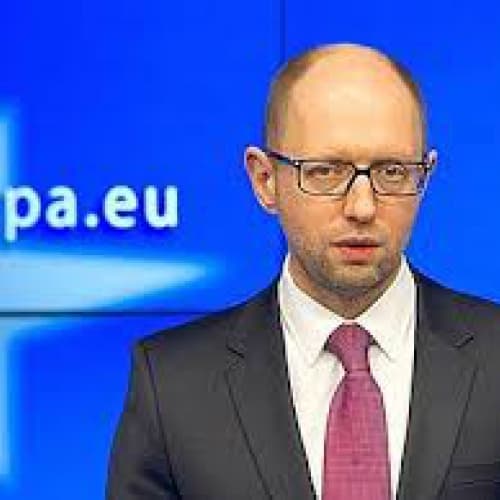 Yatseniuk-UE. Necessaria la firma sull'accordo economico