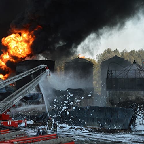 Ucraina, deposito di combustibile in fiamme