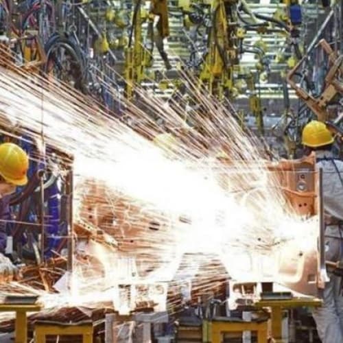 La produzione industriale sale del 2,4% nel 2016 e del 4,5% a dicembre