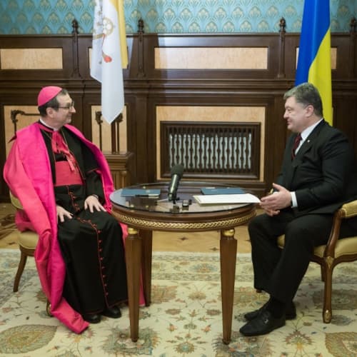Президент Порошенко отримав від представника Ватикану вірчу грамоту та обговорив візит в Україну Папи Римського
