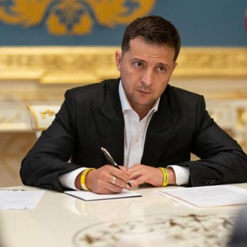 Zelensky firma per l’integrazione Euro-Atlantica